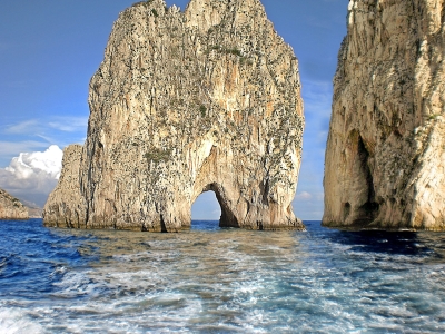 Optimized-capri-cliffs-966341_1920